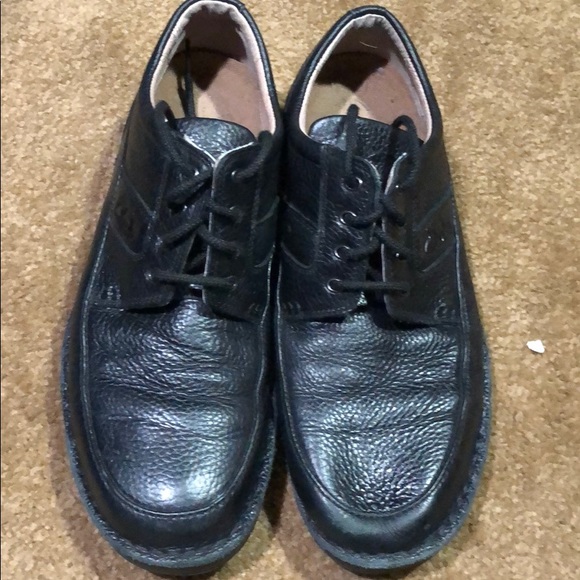 Shoes 👟 - Picture 1 of 3